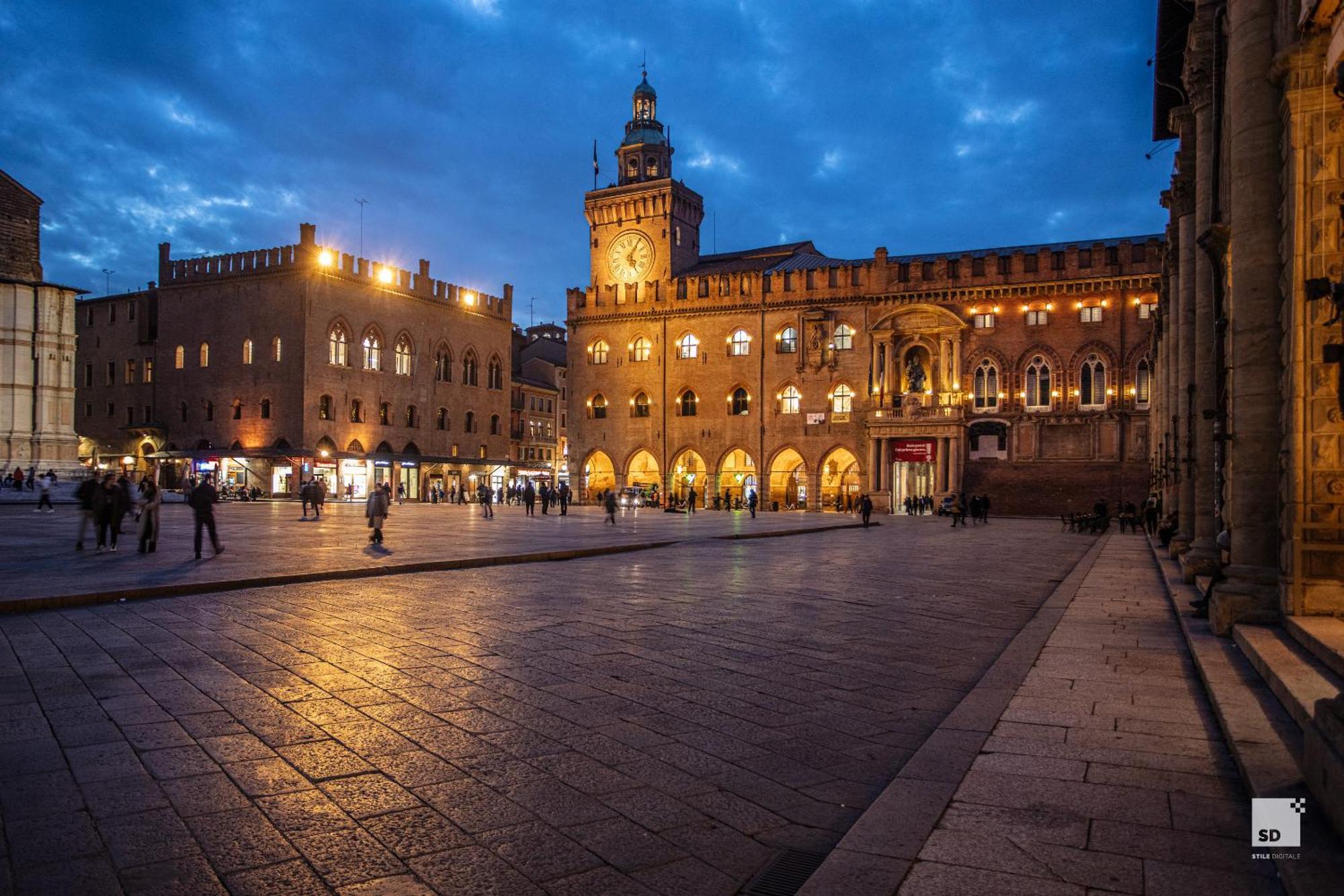 Urbanicooh Garisenda - Piazza Maggiore View Bologna Esterno foto